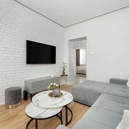 Elegant In Center With Desk And Air Conditioned Living By Renters Wrocław