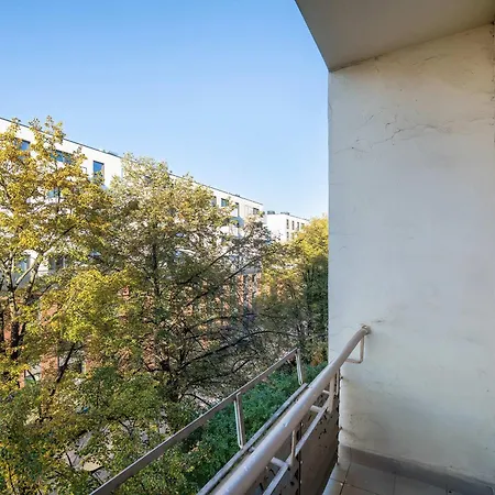 Elegant In Center With Desk And Air Conditioned Living By Renters