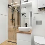 Elegant In Center With Desk And Air Conditioned Living By Renters Apartment *