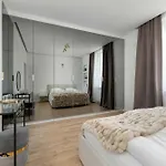Elegant In Center With Desk And Air Conditioned Living By Renters Apartment Wroclaw