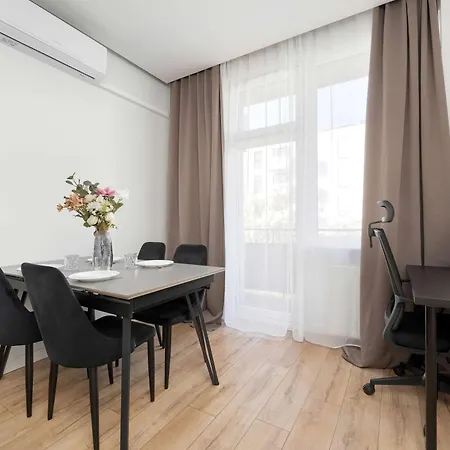 Apartment Elegant In Center With Desk And Air Conditioned Living By Renters Wroclaw