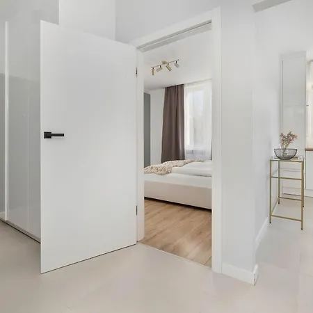 Appartement Elegant In Center With Desk And Air Conditioned Living By Renters